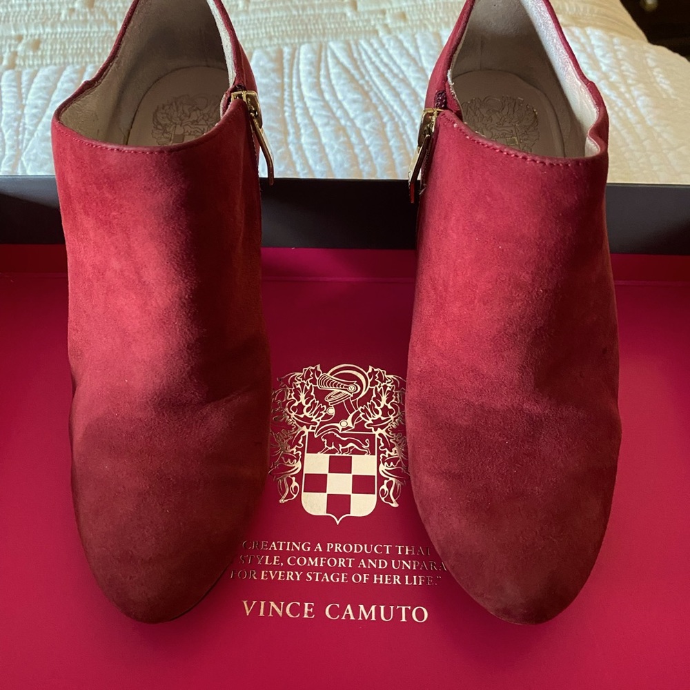 Vince Camuto burgundy suede heels. Heel height is 3”.